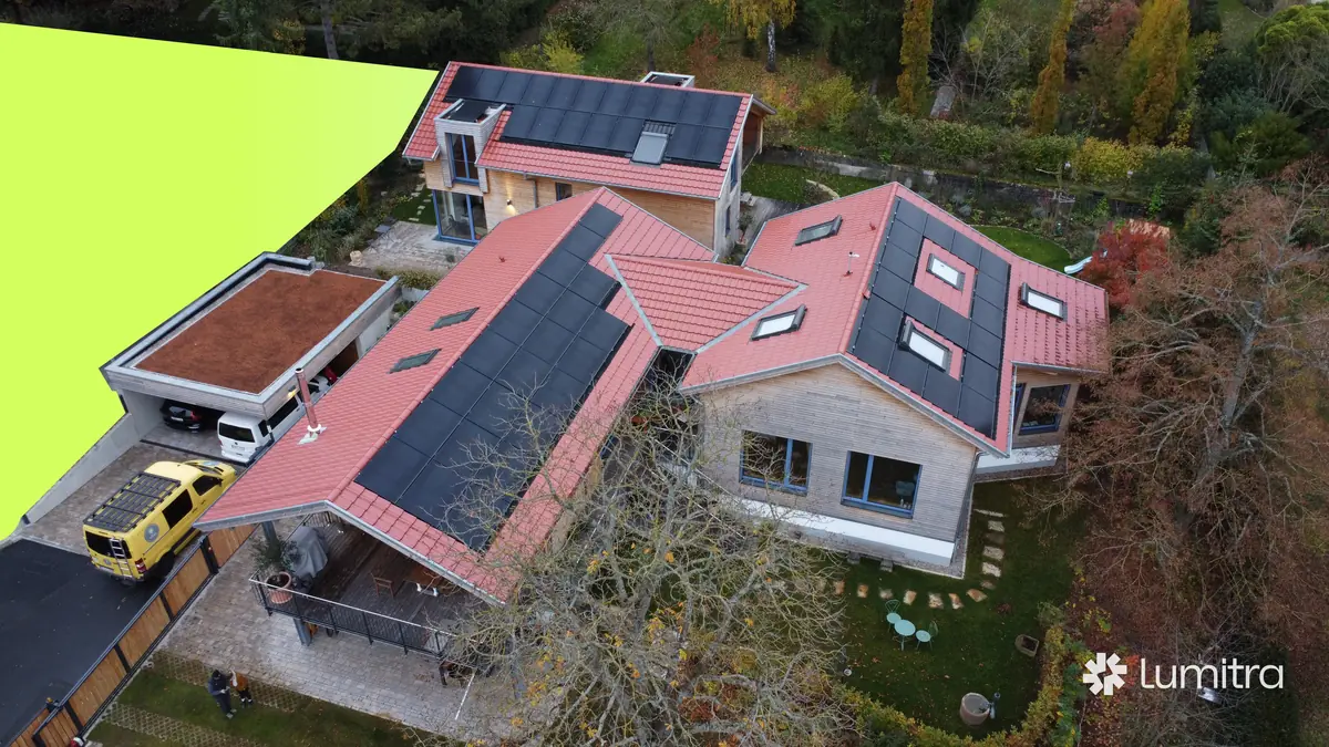 Mieterstrom Mehrfamilienhaus Drohnenaufnahme — Lumitra-Mieterstrom