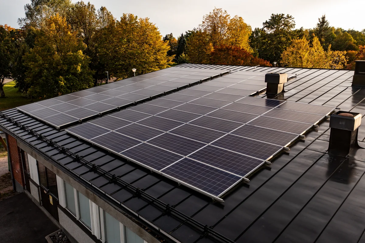 Öffentliches Gebäude mit Solar-PV — Lumitra-Mieterstrom