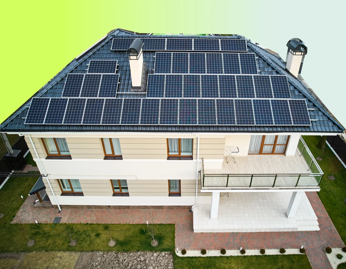 Wohngebäude mit Photovoltaik-Anlage