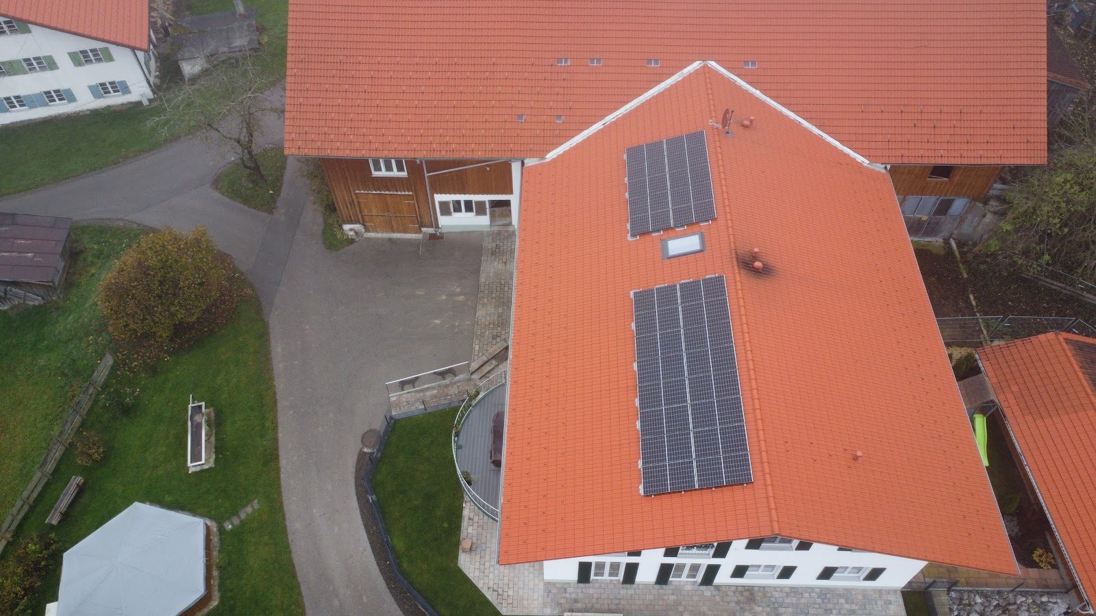 Mehrfamilienhaus im Allgäu — Luftbild
